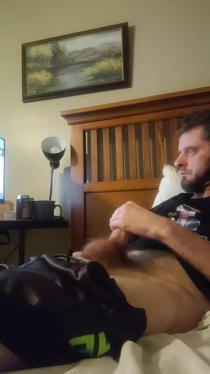 Lovegun23 on Cam4 
