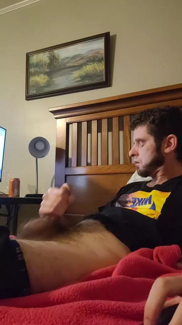 Lovegun23 on Cam4 