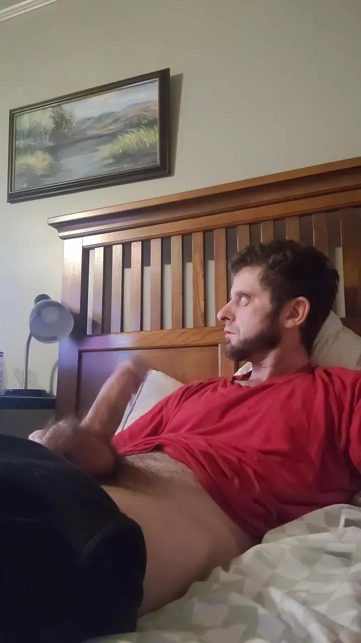 Lovegun23 on Cam4 
