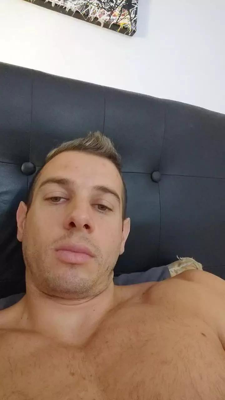 Luca23millo90 on Cam4 