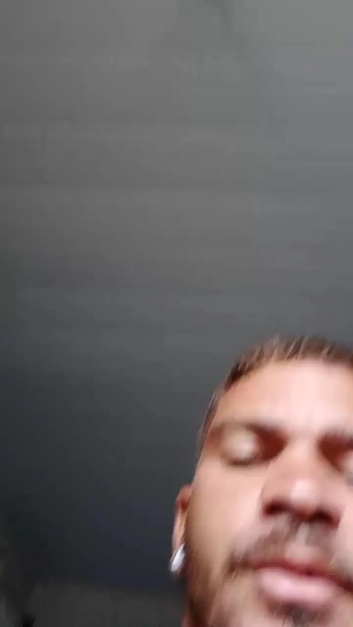 Offline lucasresgato3g5 on Cam4