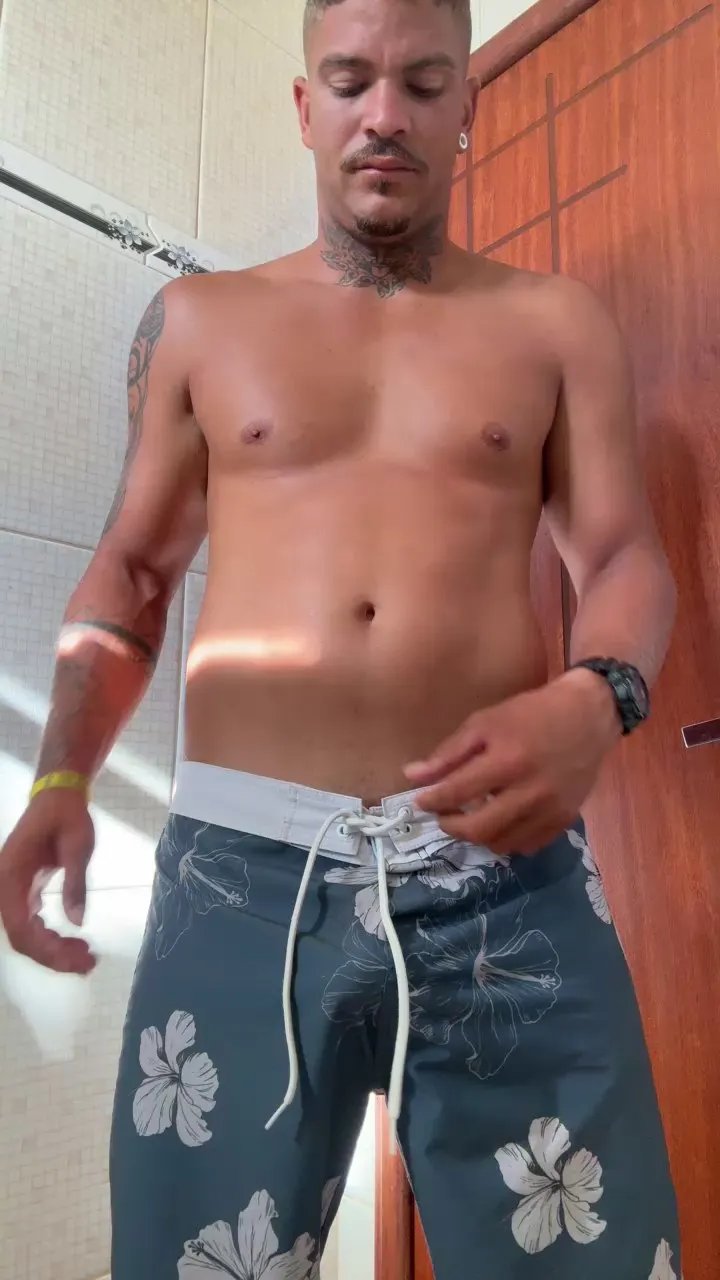 Offline lucasresgato3g5 on Cam4