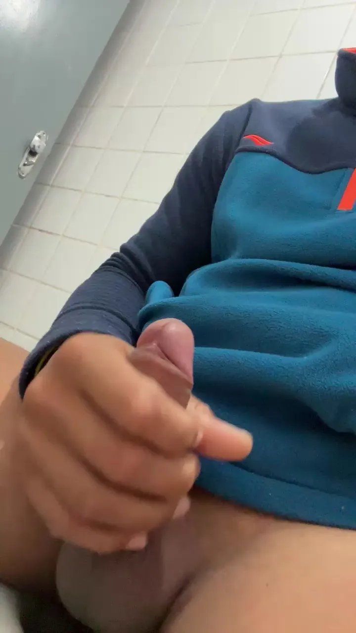 Offline lucasresgato3g5 on Cam4