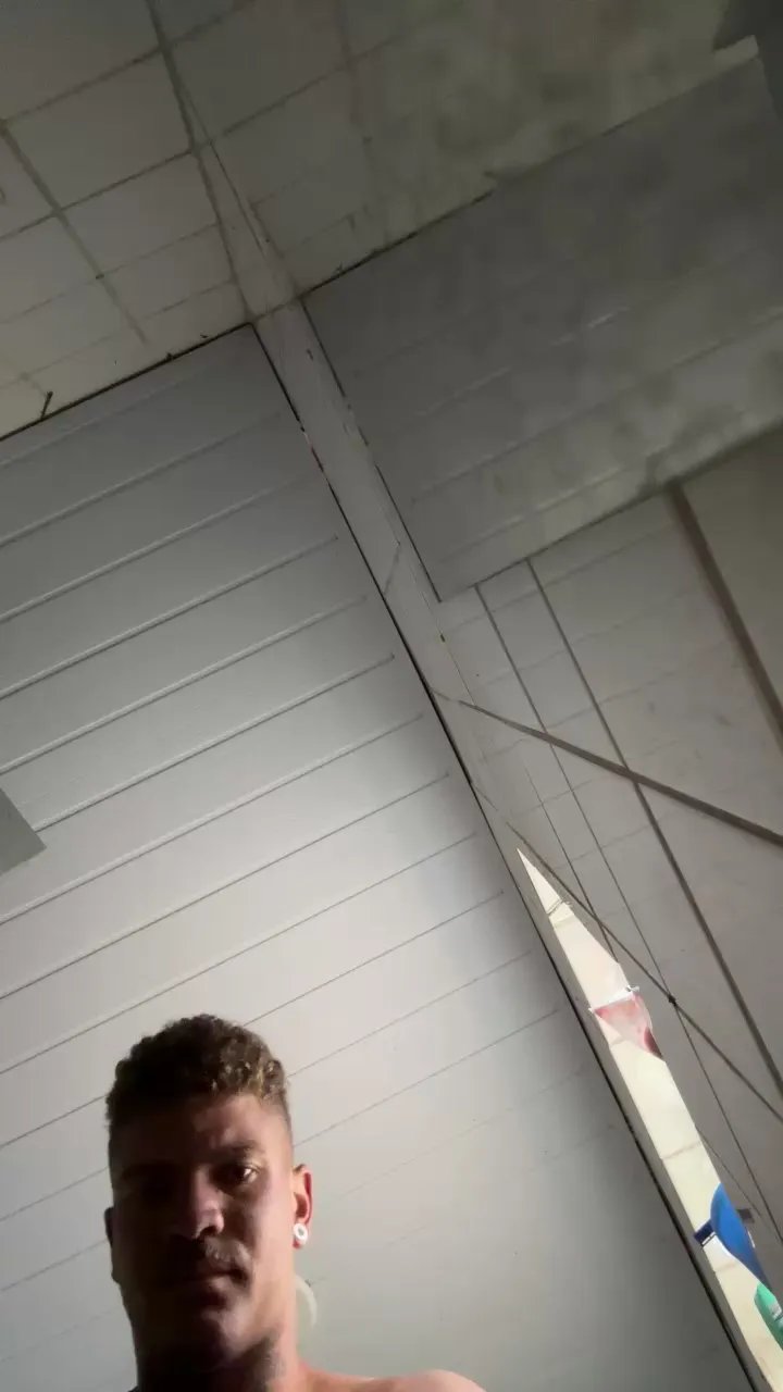 Offline lucasresgato3g5 on Cam4