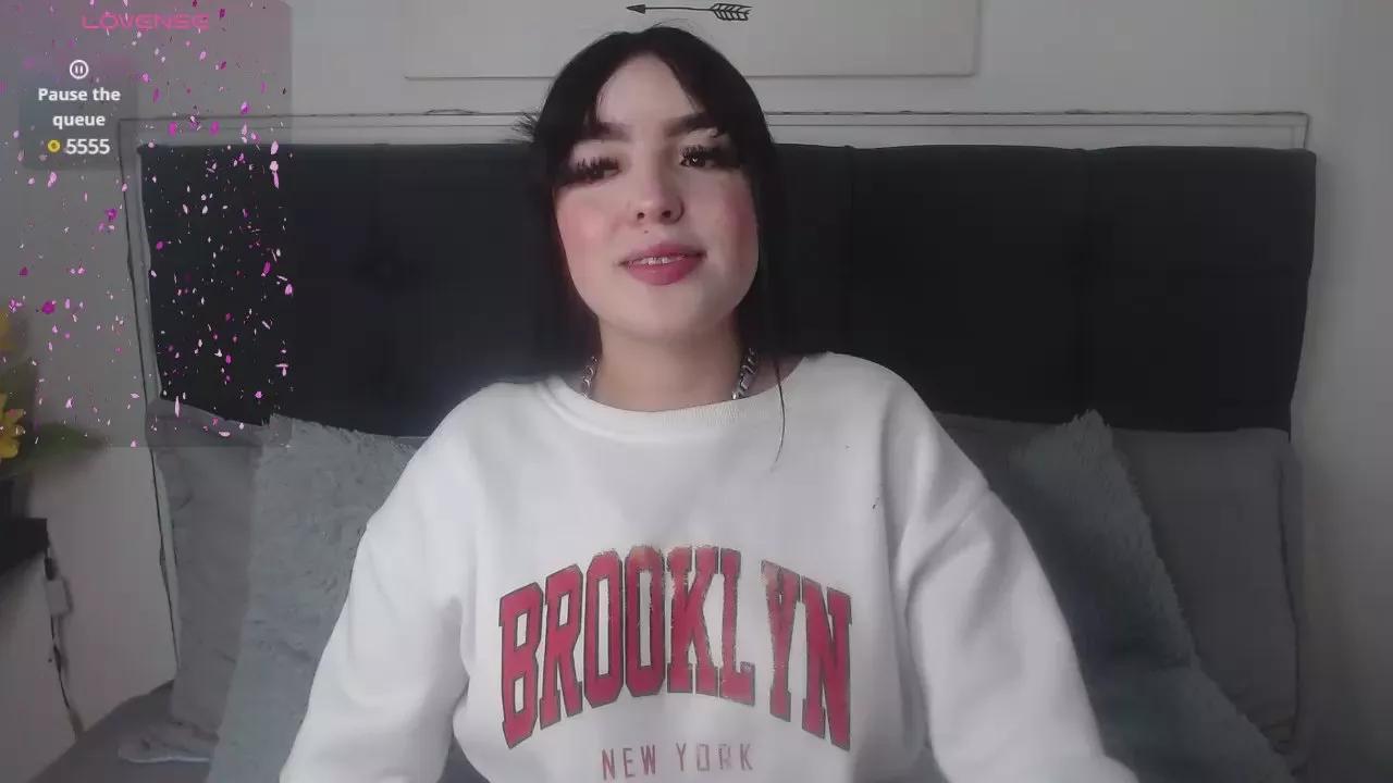Lyane_xx on Cam4 