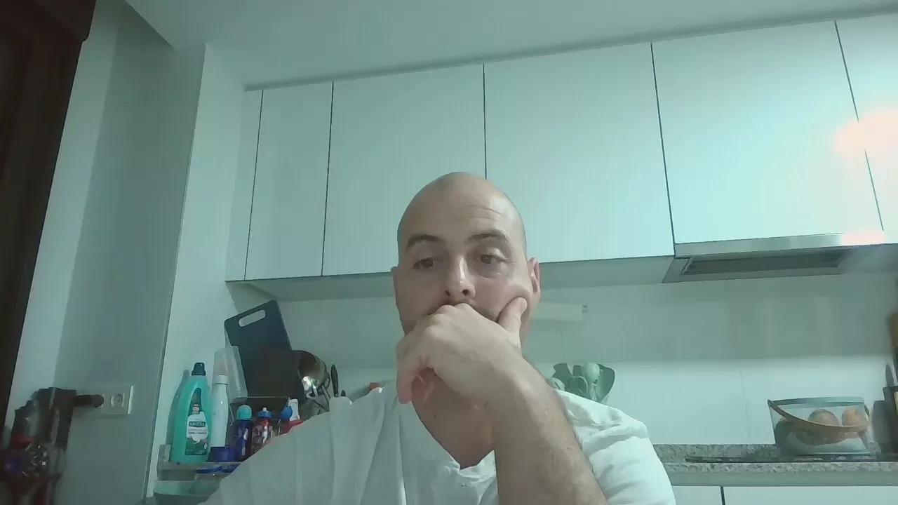 Madridhetero82 on Cam4 