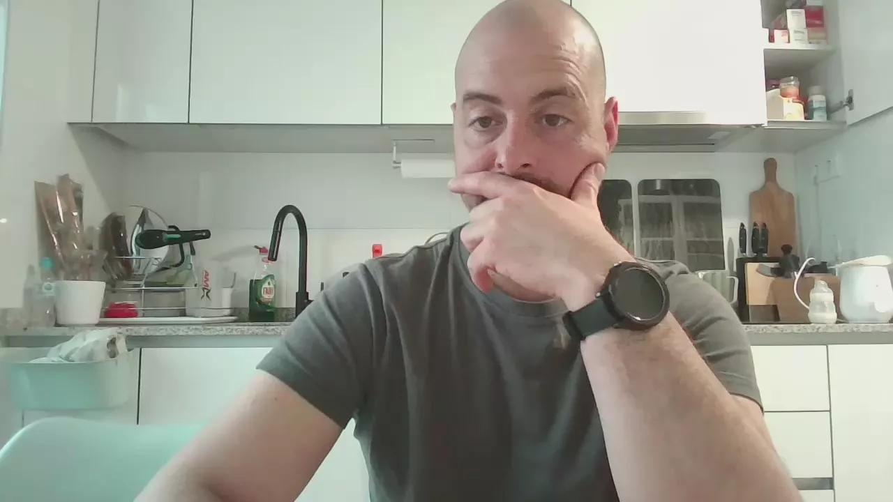 Madridhetero82 on Cam4 