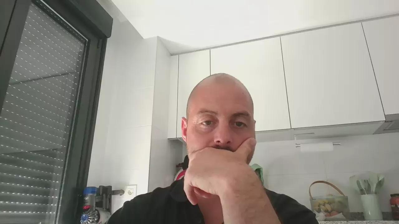 Madridhetero82 on Cam4 