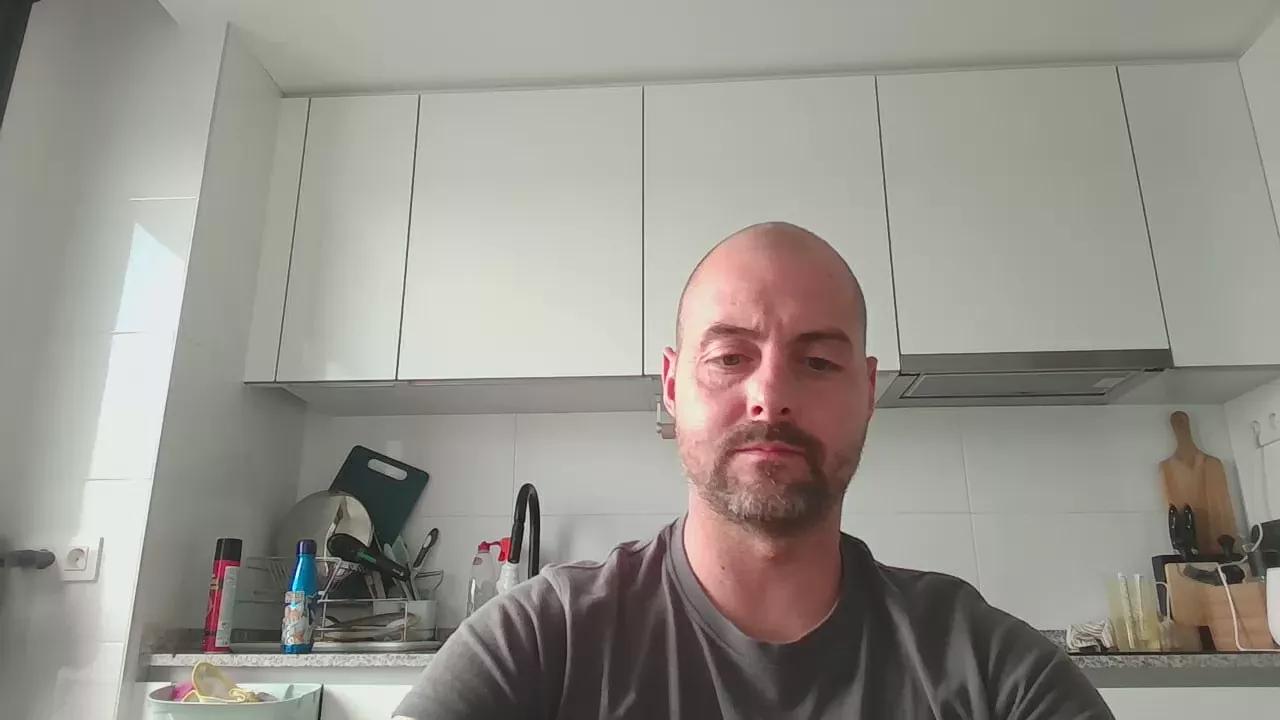 Madridhetero82 on Cam4 
