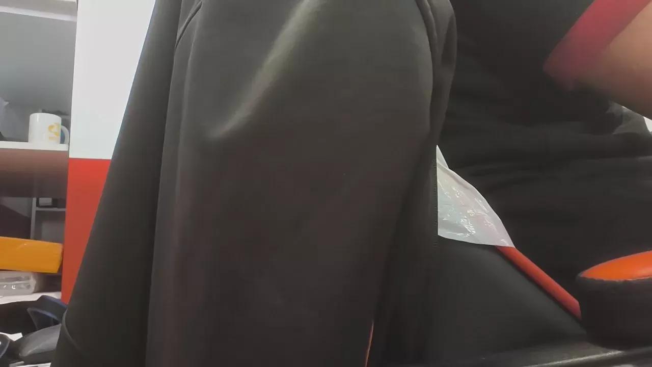 Madridhetero82 on Cam4 