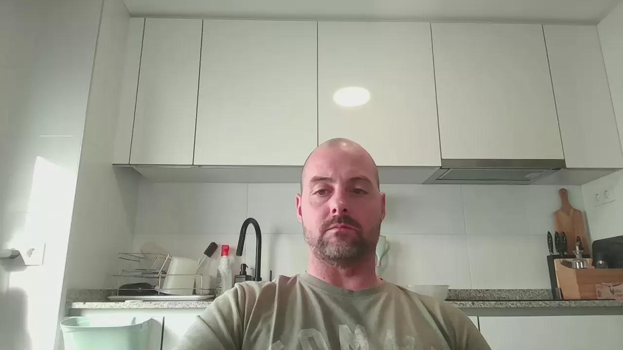 Madridhetero82 on Cam4 