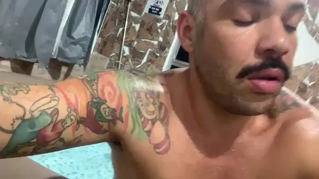 Offline Mariokurt on Cam4