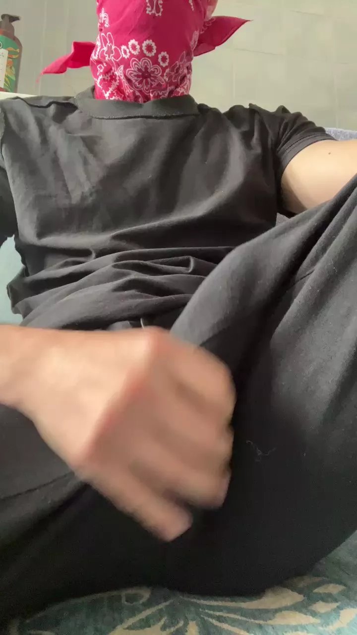 Offline MatthewBg19980 on Cam4