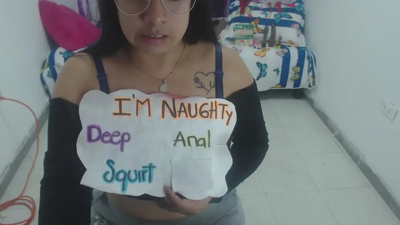 Offline Miahoprny69 on Cam4