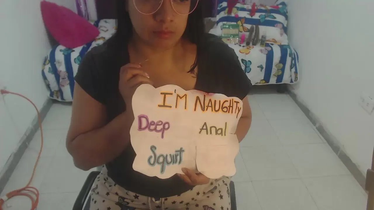 Offline Miahoprny69 on Cam4