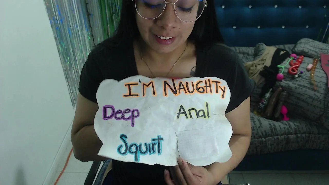 Offline Miahoprny69 on Cam4