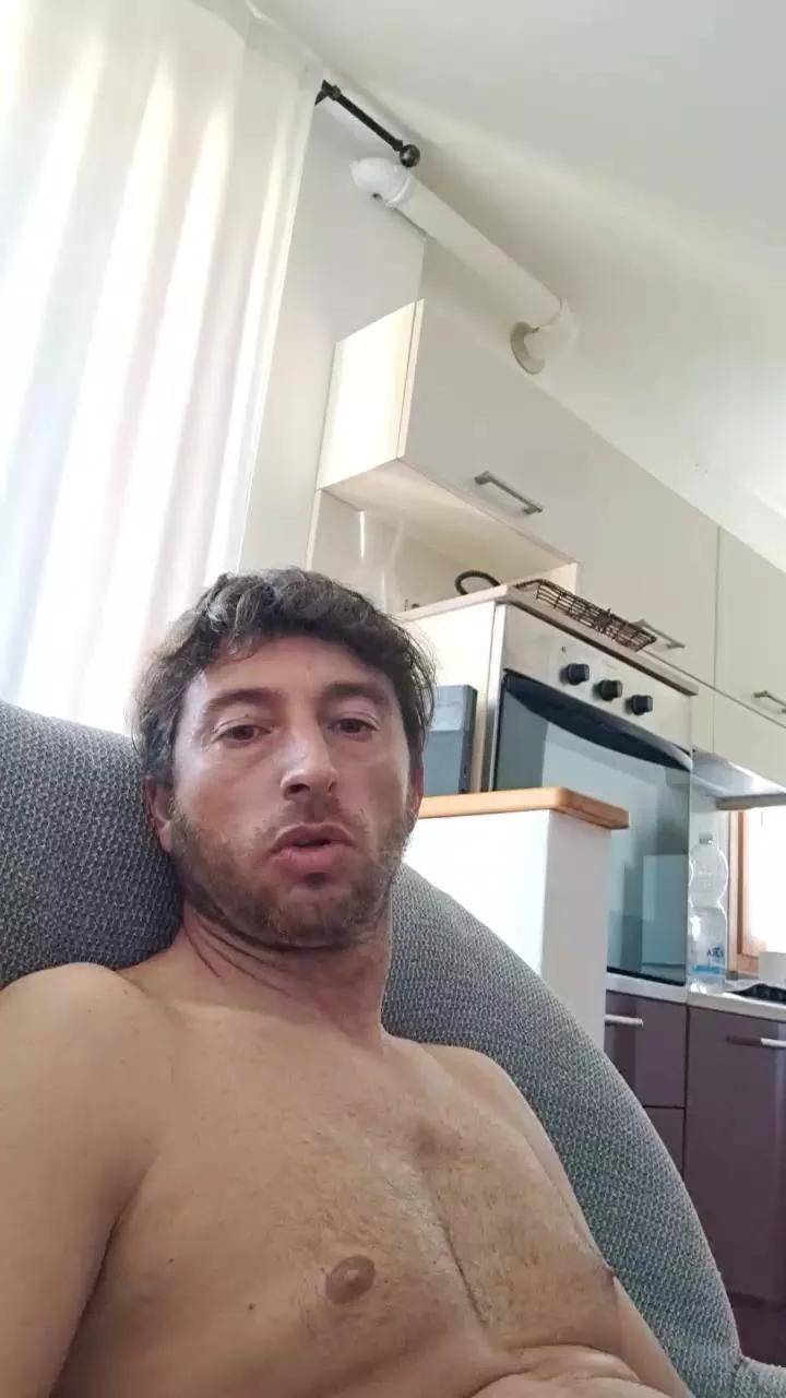 Mirko290180 on Cam4 