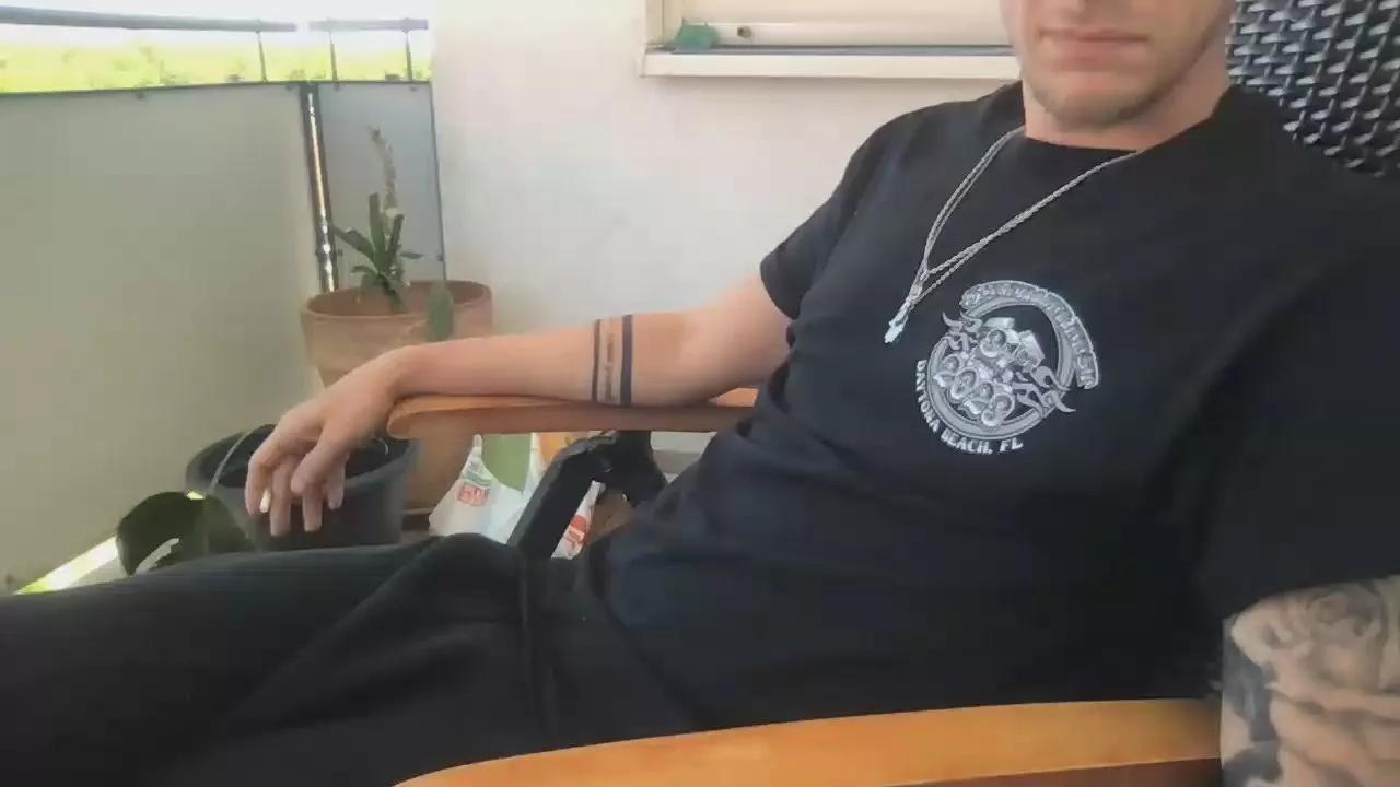Mr_02_93 on Cam4 