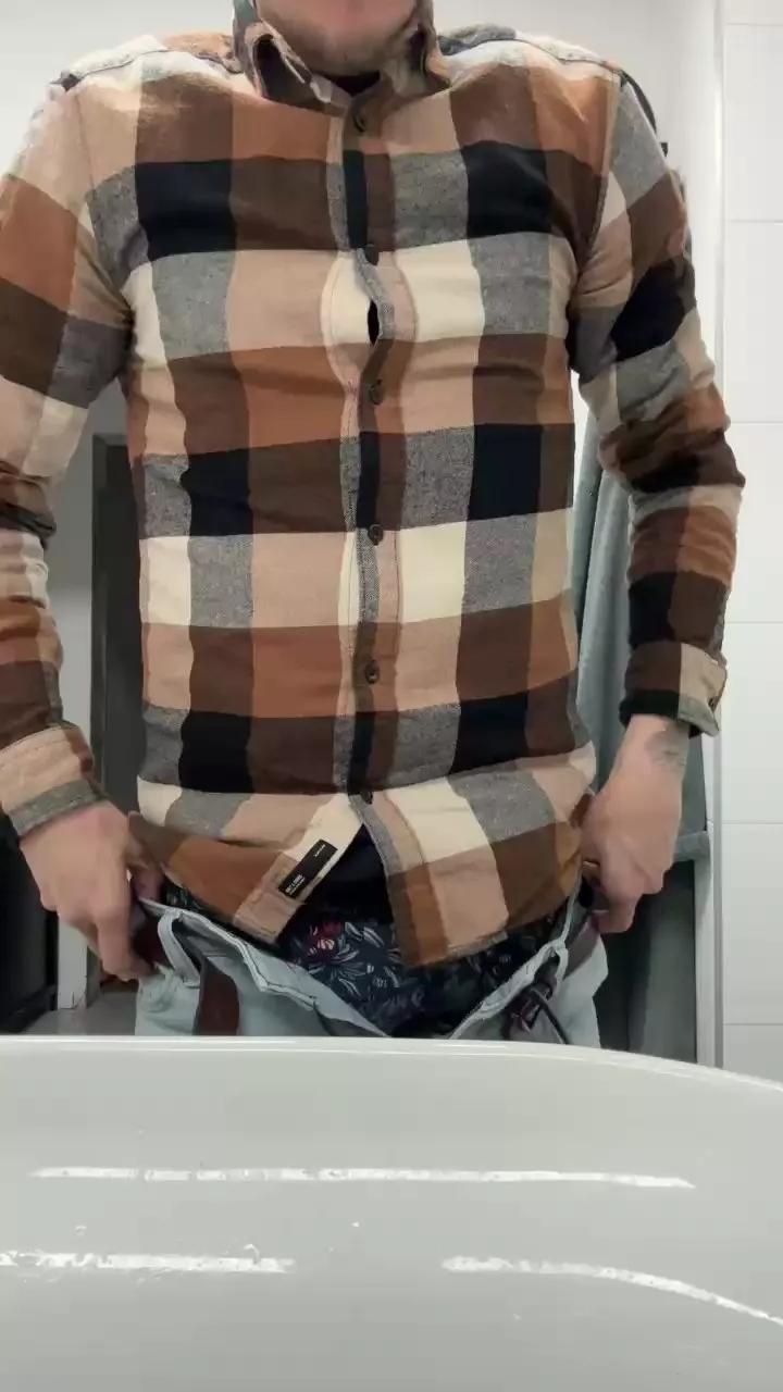 Mr_02_93 on Cam4 