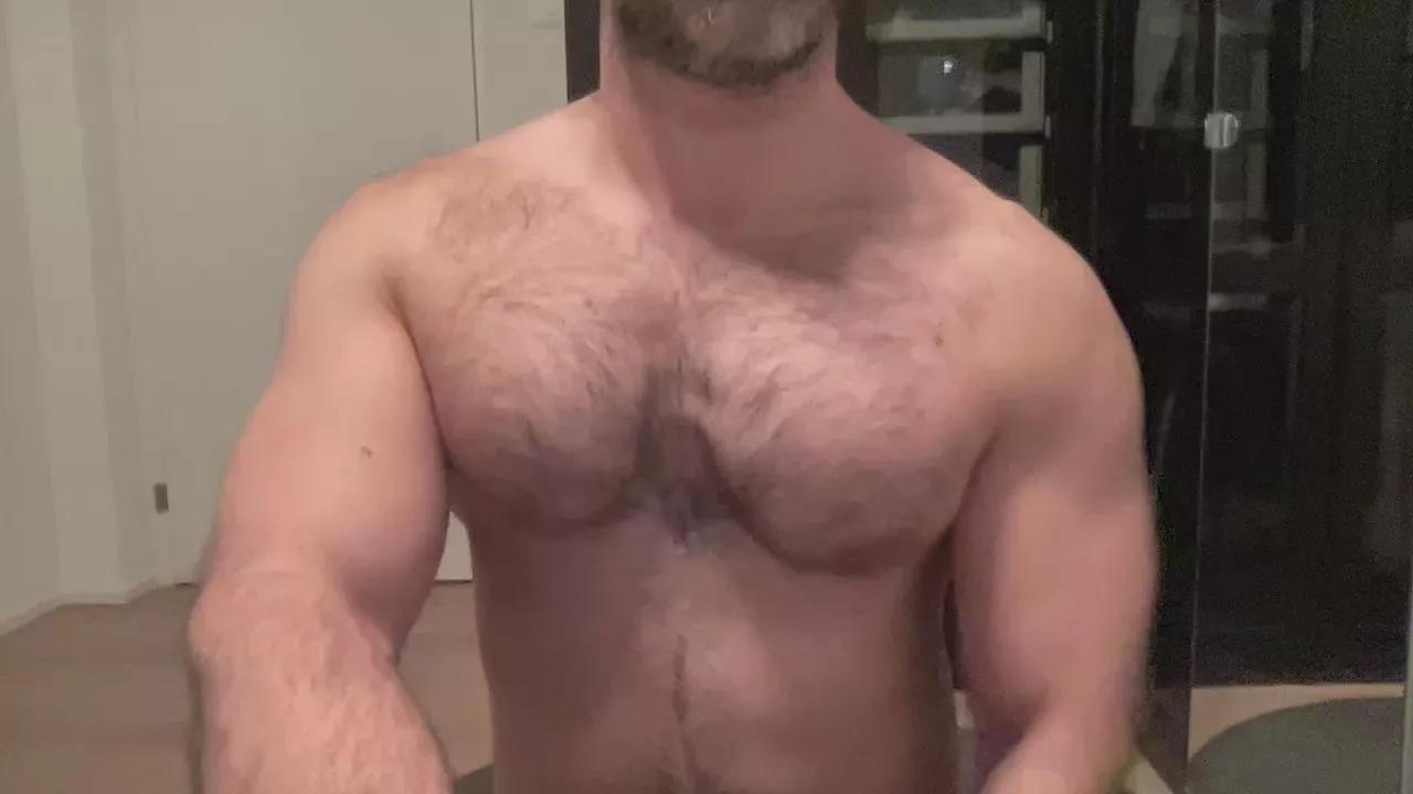 muscle_toni on Cam4 