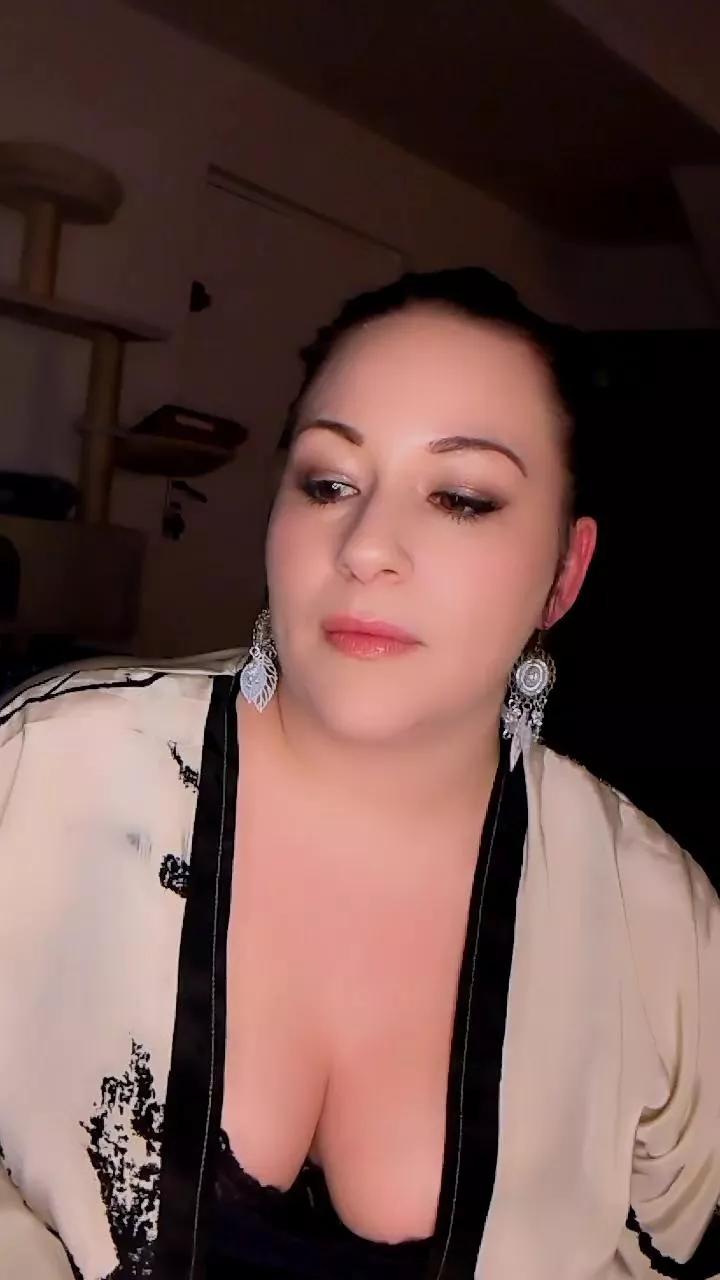 Myam_girl on Cam4 