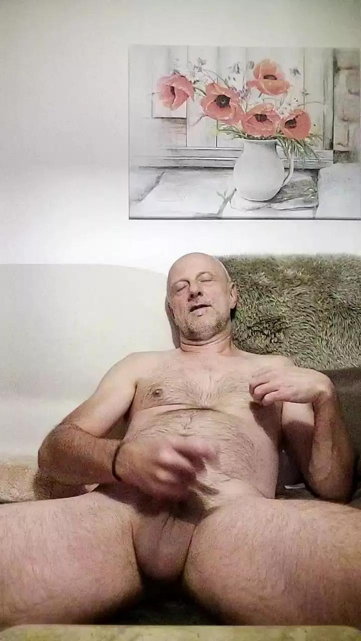 newmanbody on Cam4 
