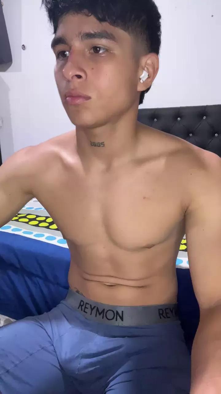 nick_05 on Cam4 