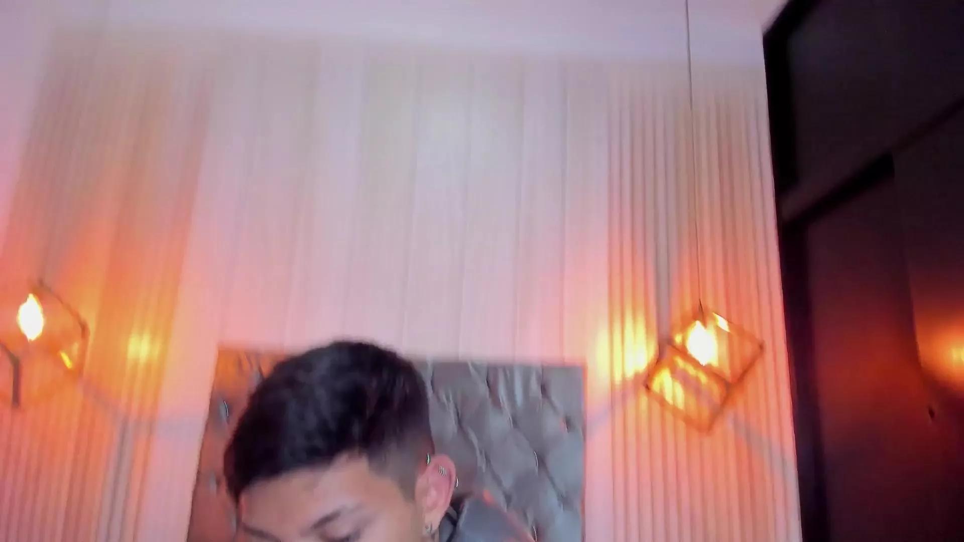 NICKY_MAXIMOF on Cam4 