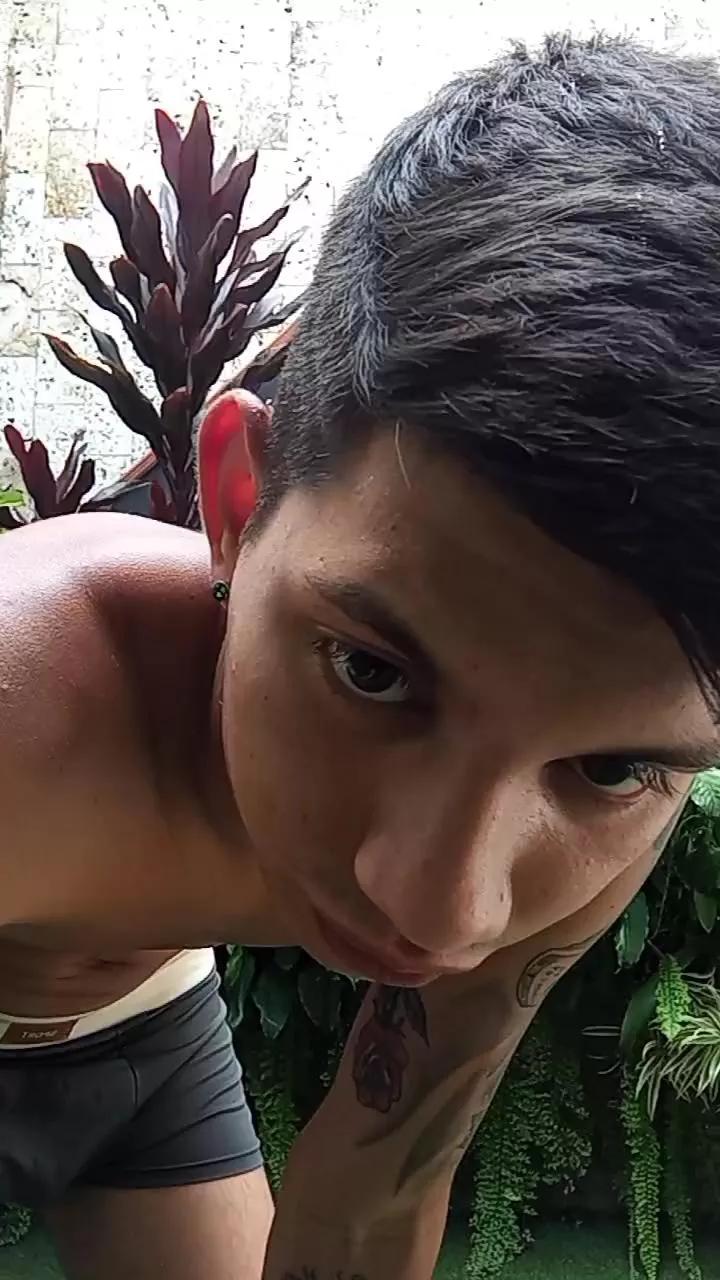 NICKY_MAXIMOF on Cam4 