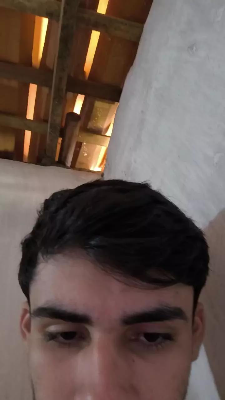 NovinPauzudoo on Cam4 