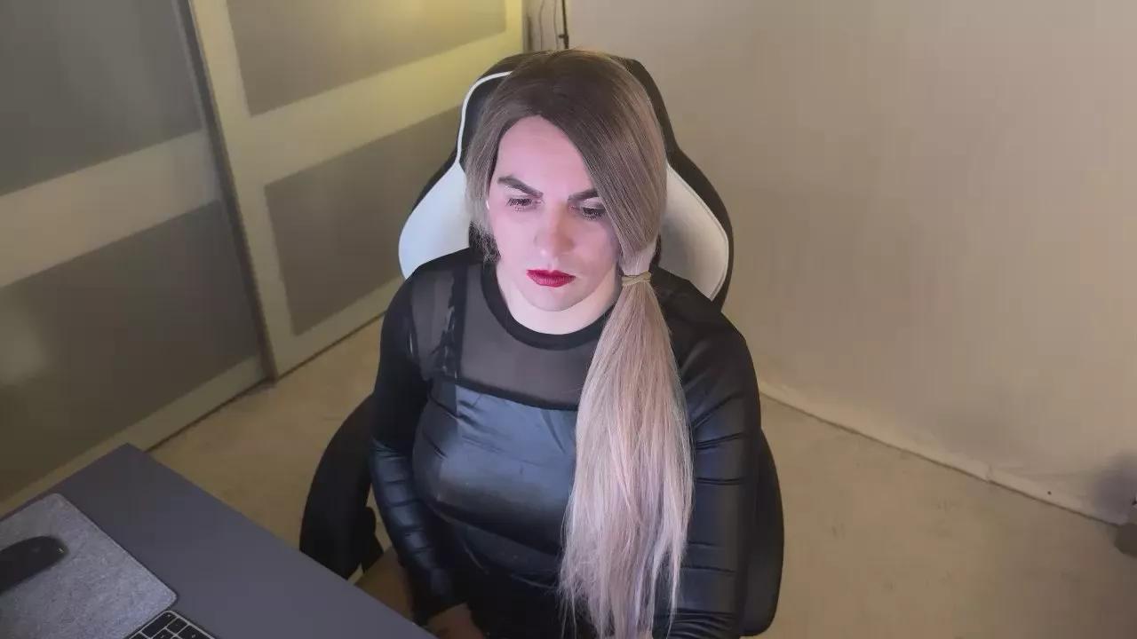 NylonQueen87 on Cam4 