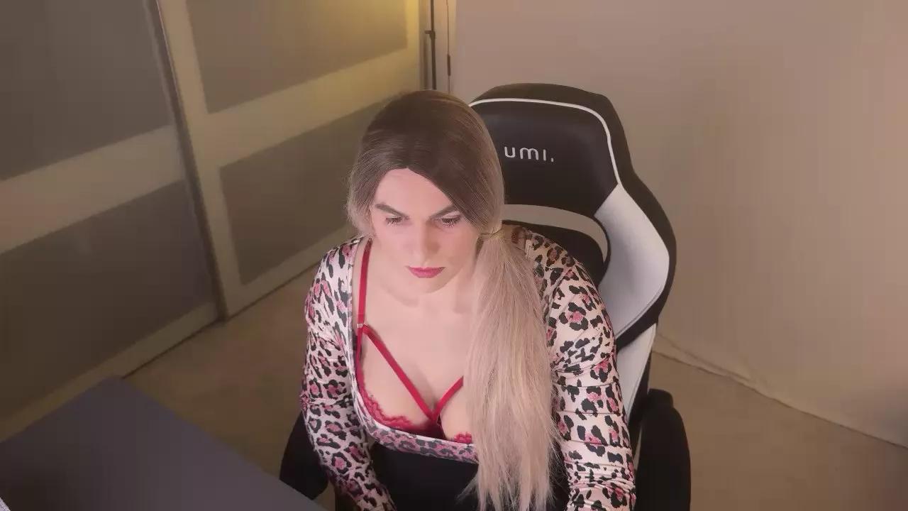NylonQueen87 on Cam4 