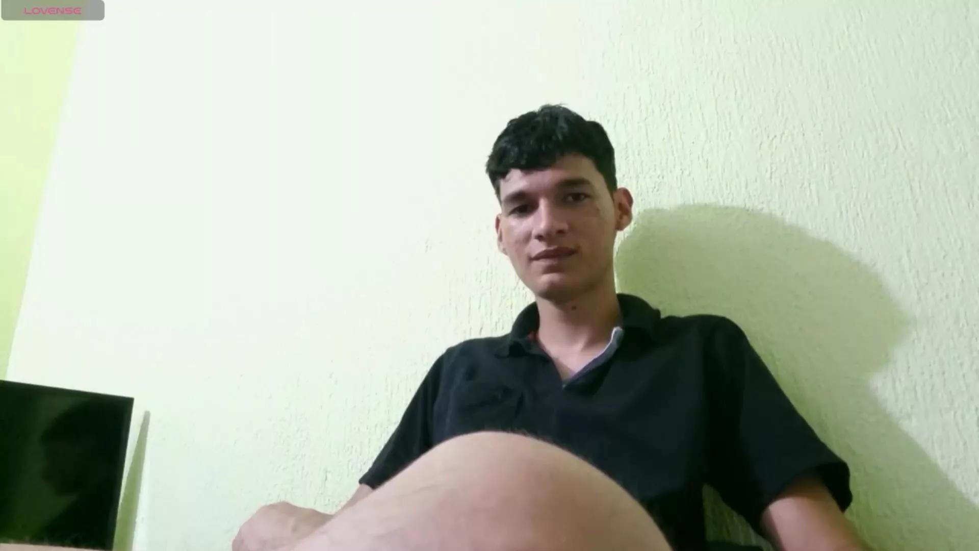 Paulhot18 on Cam4 