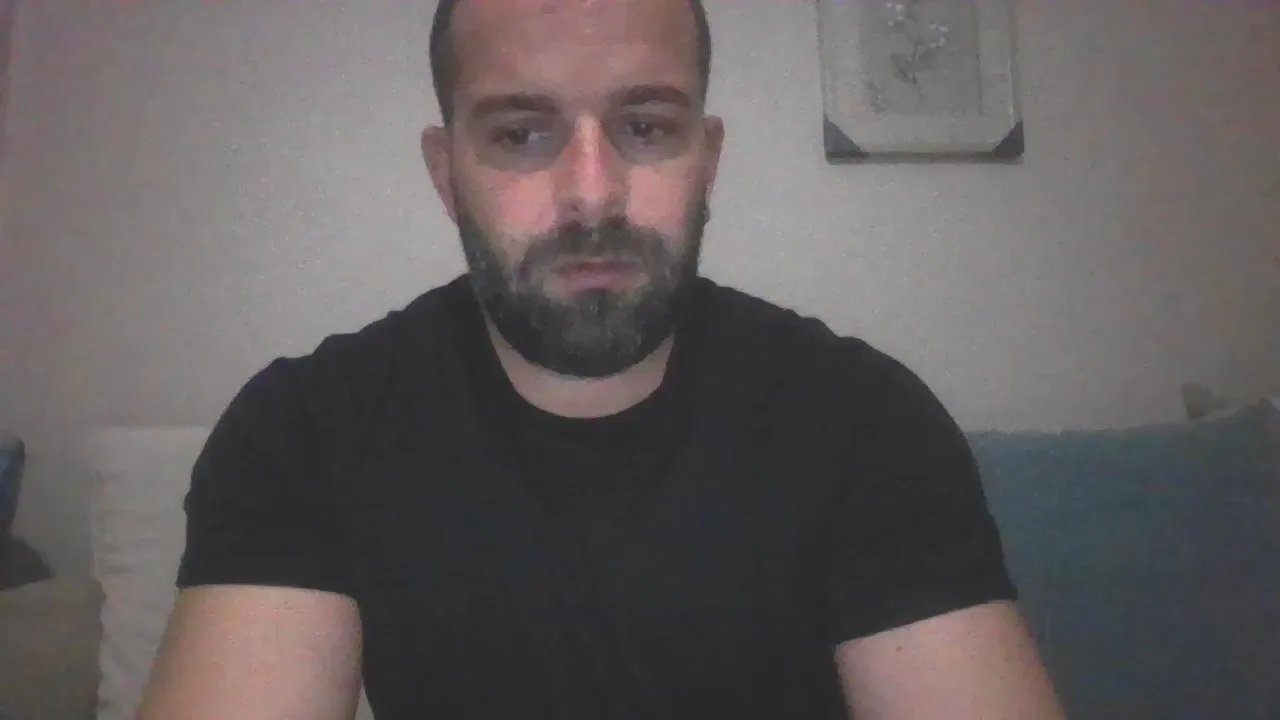 Offline pigeon1111 on Cam4