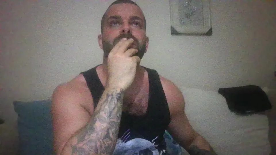 Offline pigeon1111 on Cam4