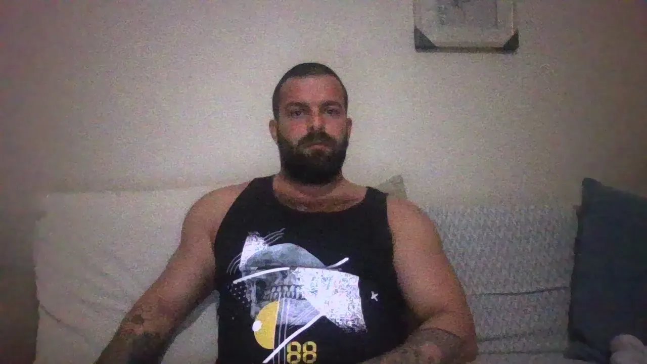 Offline pigeon1111 on Cam4