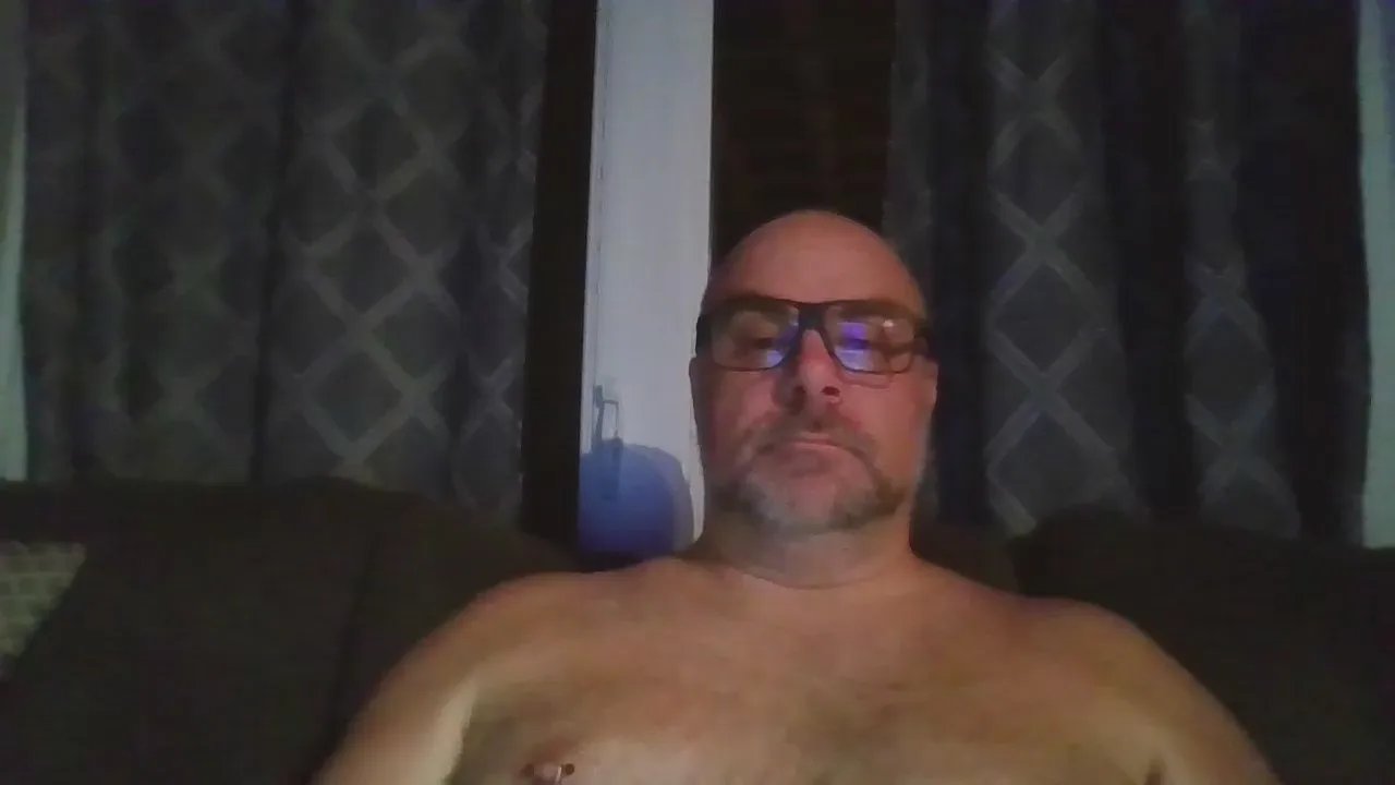 Offline quebecinc1 on Cam4