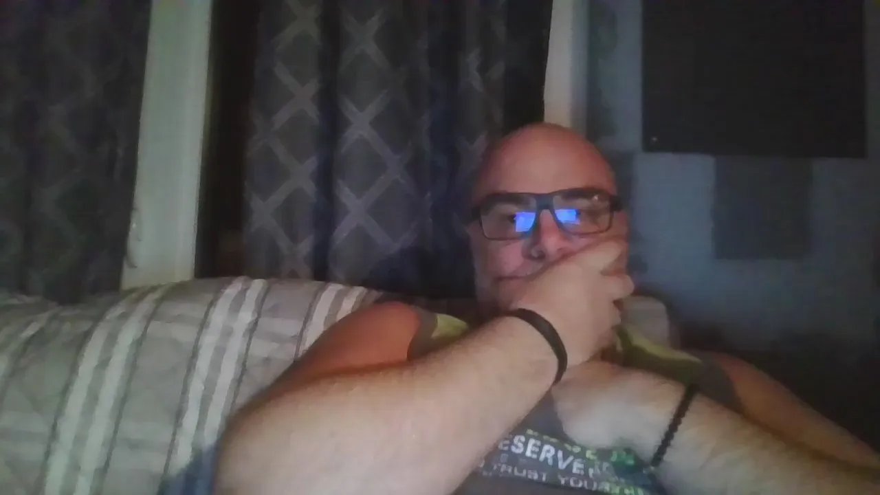 Offline quebecinc1 on Cam4