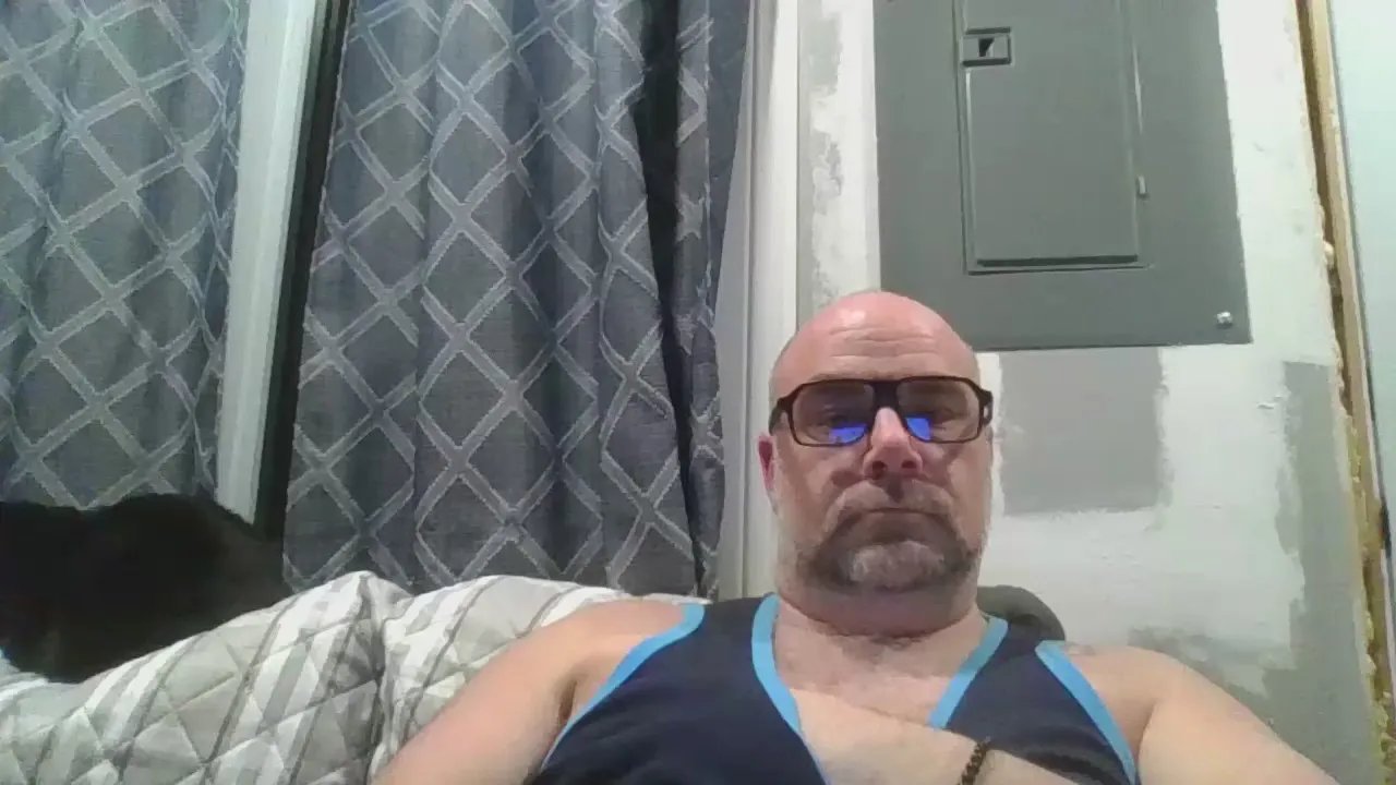 Offline quebecinc1 on Cam4