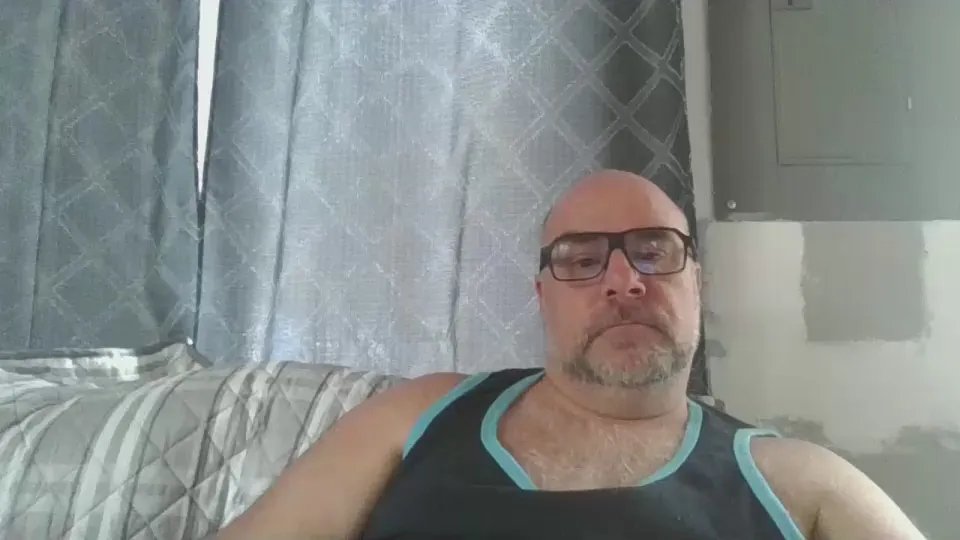 Offline quebecinc1 on Cam4