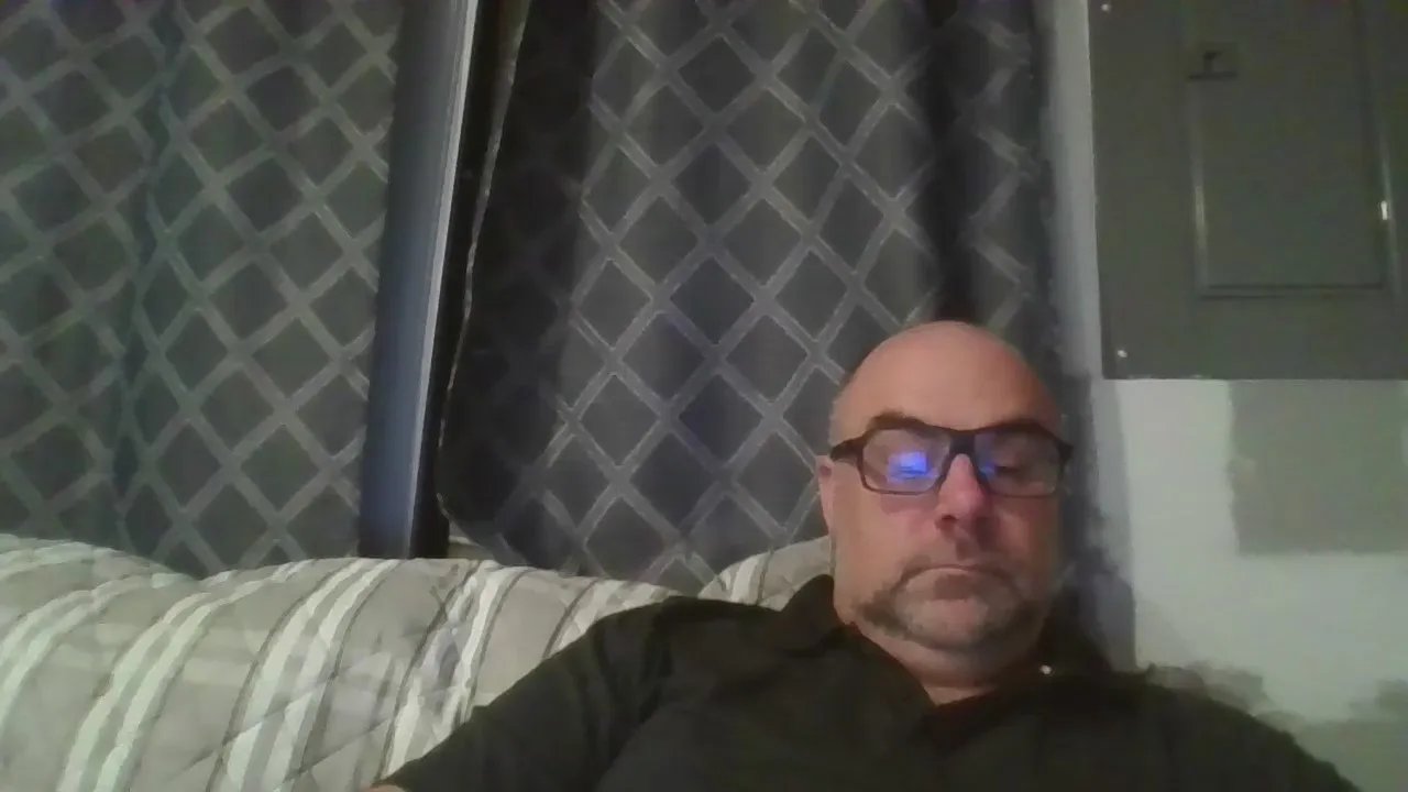 Offline quebecinc1 on Cam4