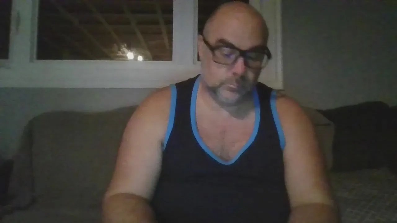 Offline quebecinc1 on Cam4