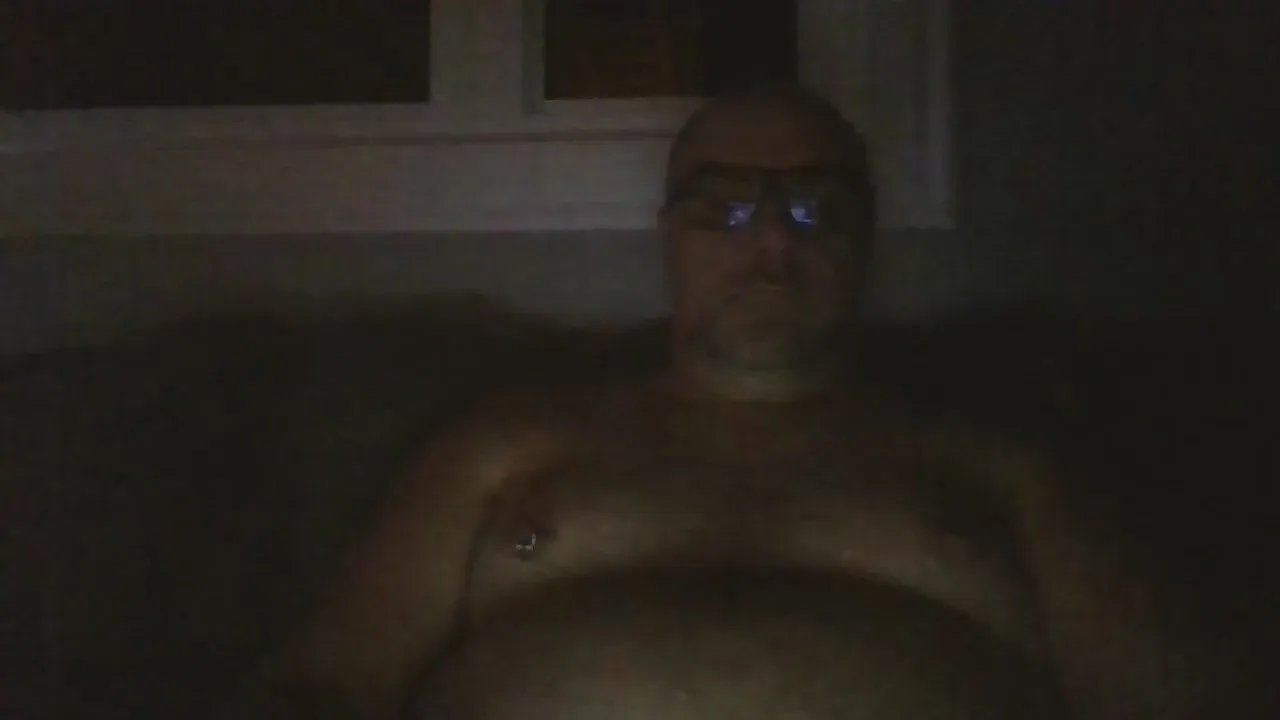 Offline quebecinc1 on Cam4