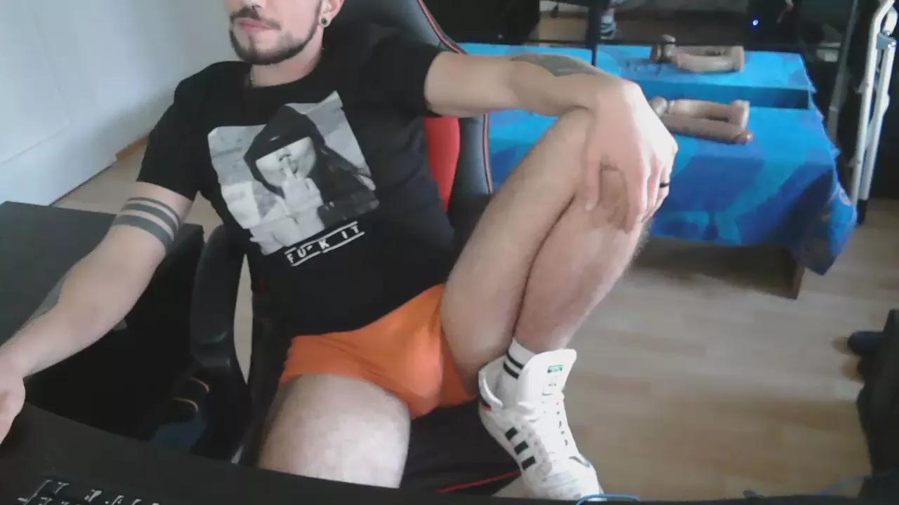 Re_Versatile on Cam4 