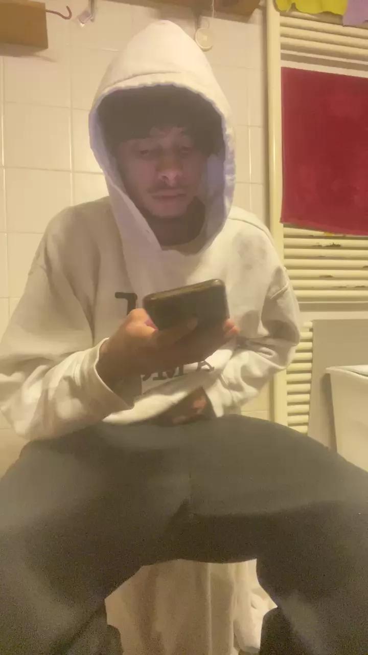 Ronnyyt on Cam4 