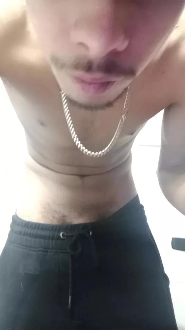 Ronnyyt on Cam4 