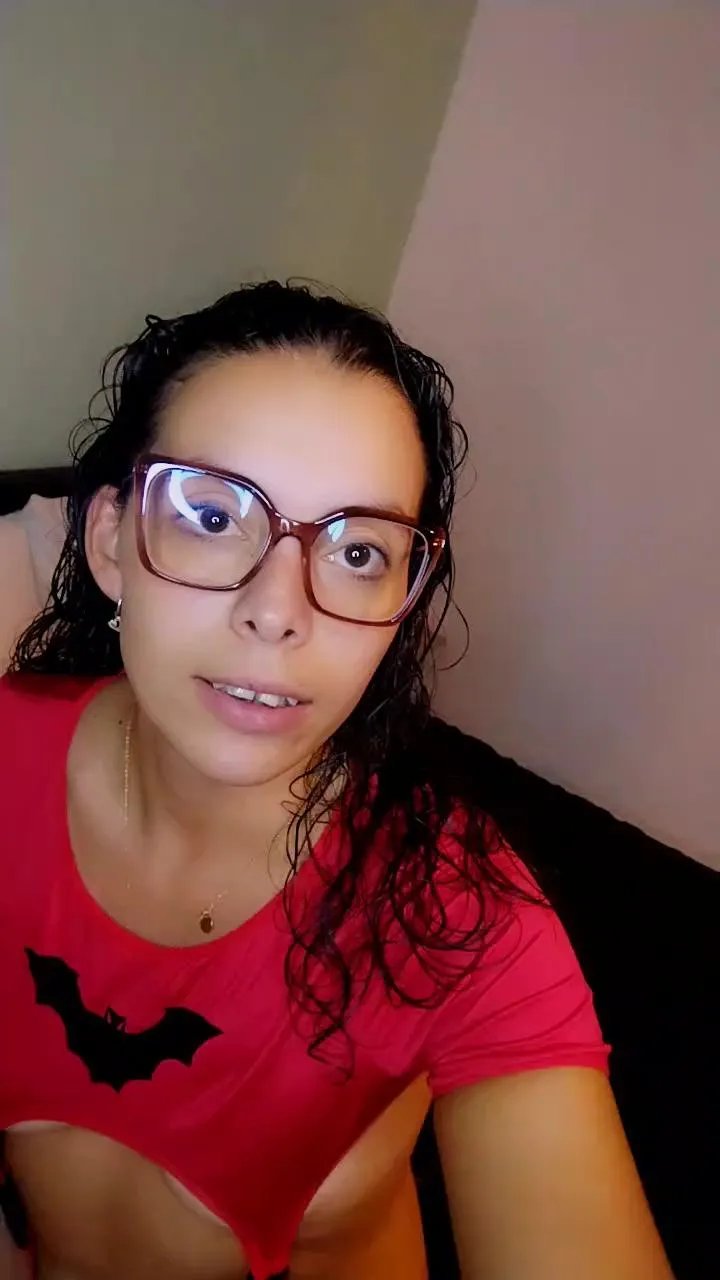 Offline SecretlyslutXx on Cam4