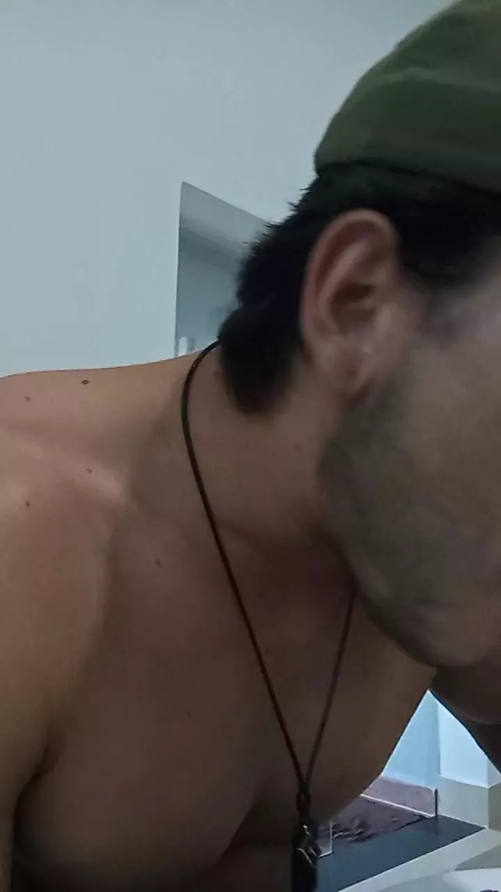 Offline Strong_male7 on Cam4