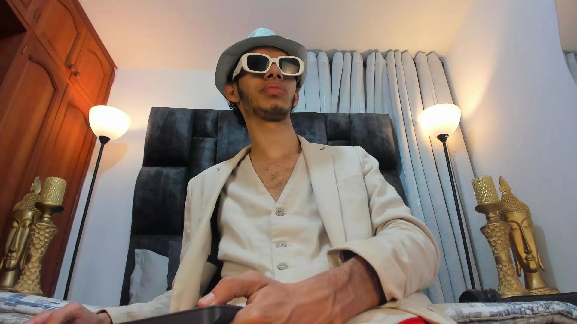TomyBigcock_ on Cam4 