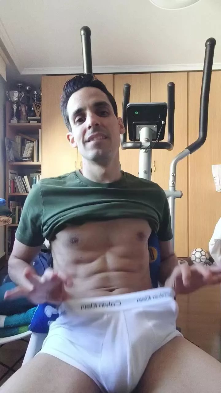 Offline tuvecinito37 on Cam4